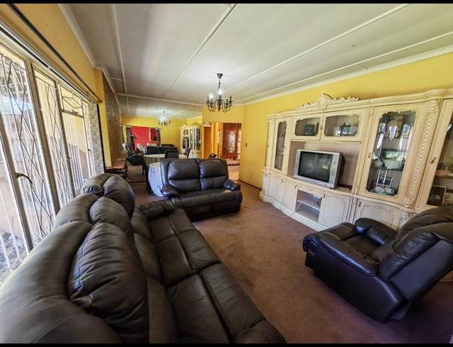 3 BEDROOM HOUSE FOR SALE IN VANDERBIJLPARK SW 1